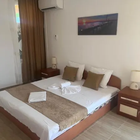 Konukevi канаванс - 2 минути до плажа, Free Parking And Wifi