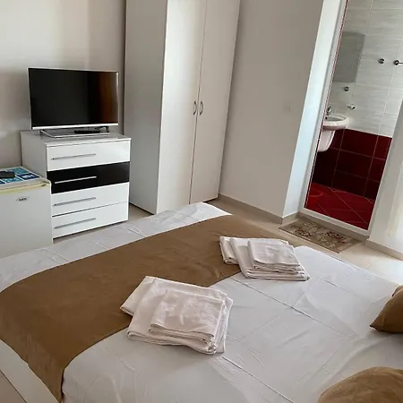 Konukevi канаванс - 2 минути до плажа, Free Parking And Wifi *