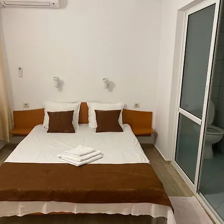Konukevi канаванс - 2 минути до плажа, Free Parking And Wifi