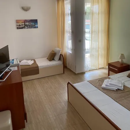 канаванс - 2 минути до плажа, Free Parking And Wifi Gæstehus